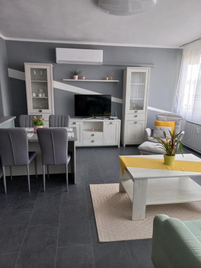 Krisztina Apartman Apartment Salgotarjan Exterior photo