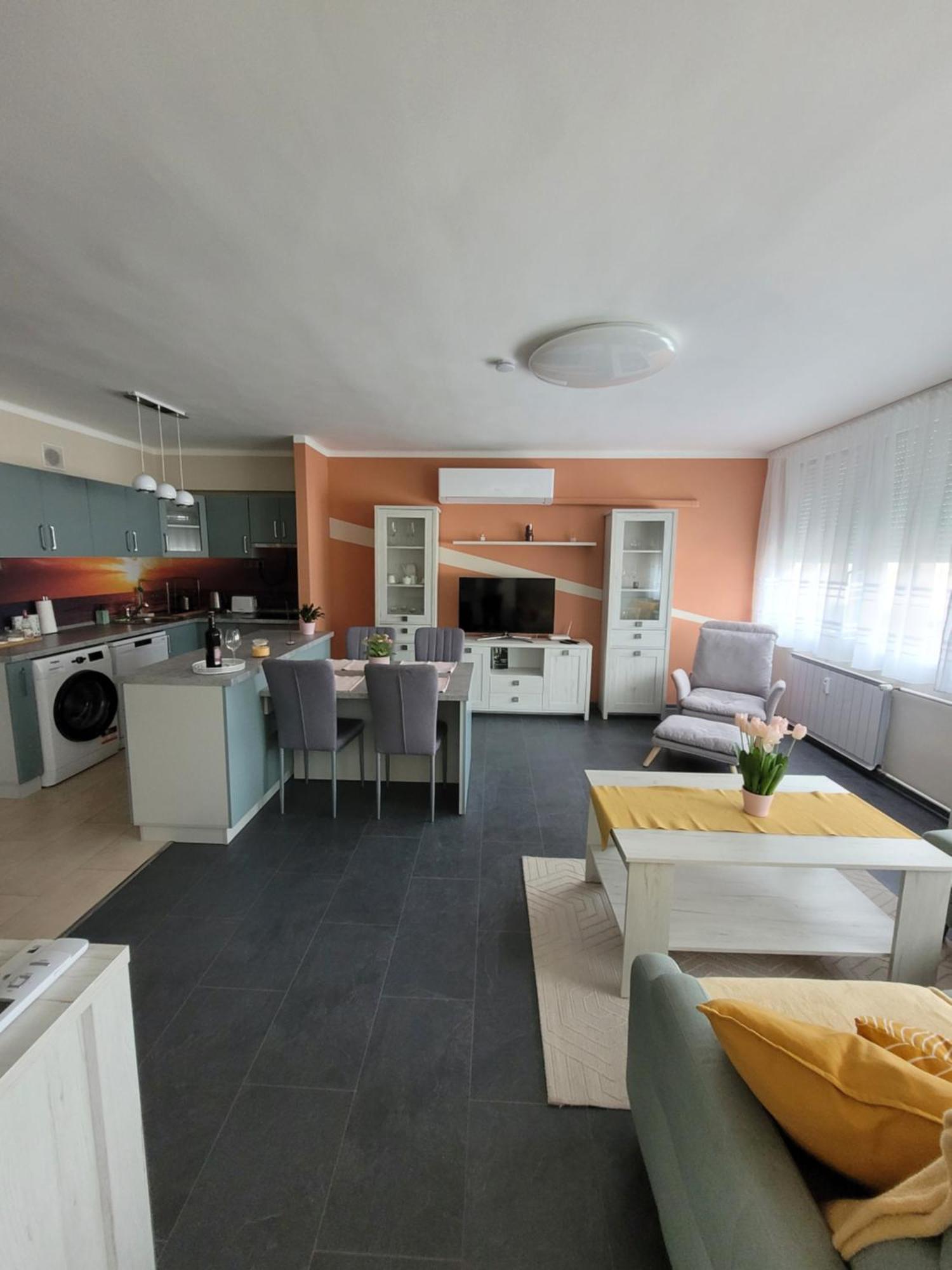 Krisztina Apartman Apartment Salgotarjan Exterior photo