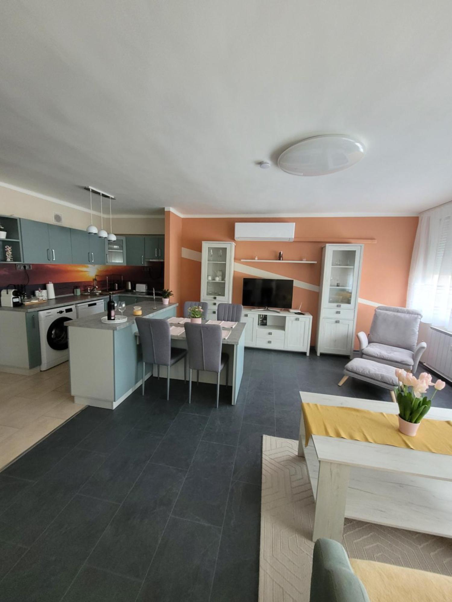 Krisztina Apartman Apartment Salgotarjan Exterior photo