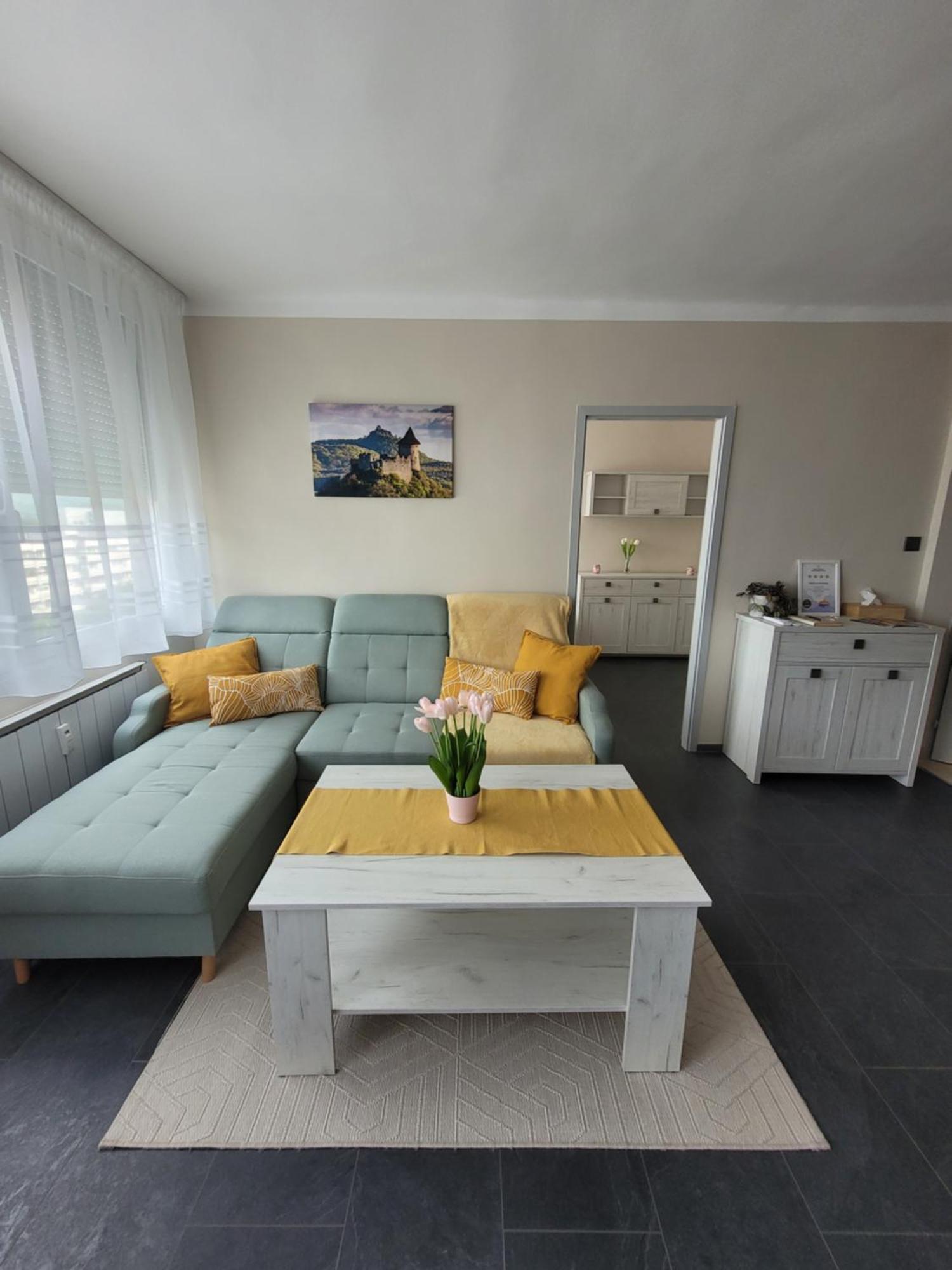 Krisztina Apartman Apartment Salgotarjan Exterior photo
